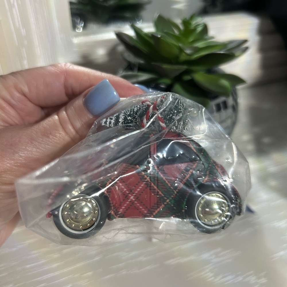 Yankee Candle Red and Green Holiday Car Volkswagen Bug Plug In Diffuser